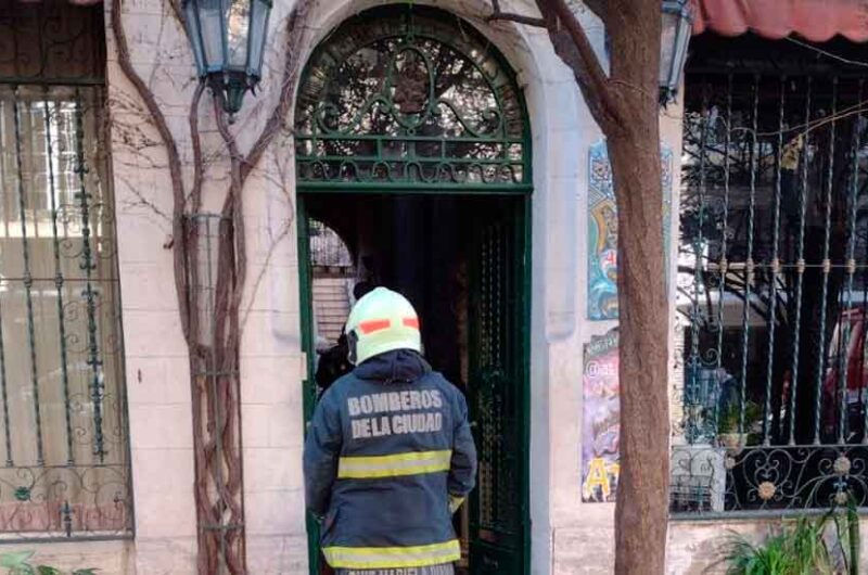 Dos hospitalizados por un incendio en un inquilinato