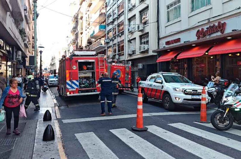 San Nicolás: Incendio en la chimenea de un restaurante